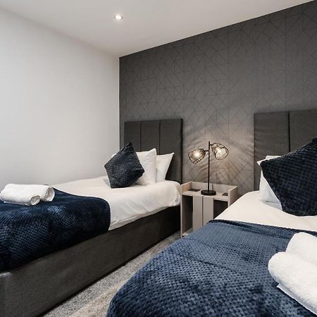 Victoria Home - 2 Bedroom Wi-Fi Parking Workers Hyde Bagian luar foto