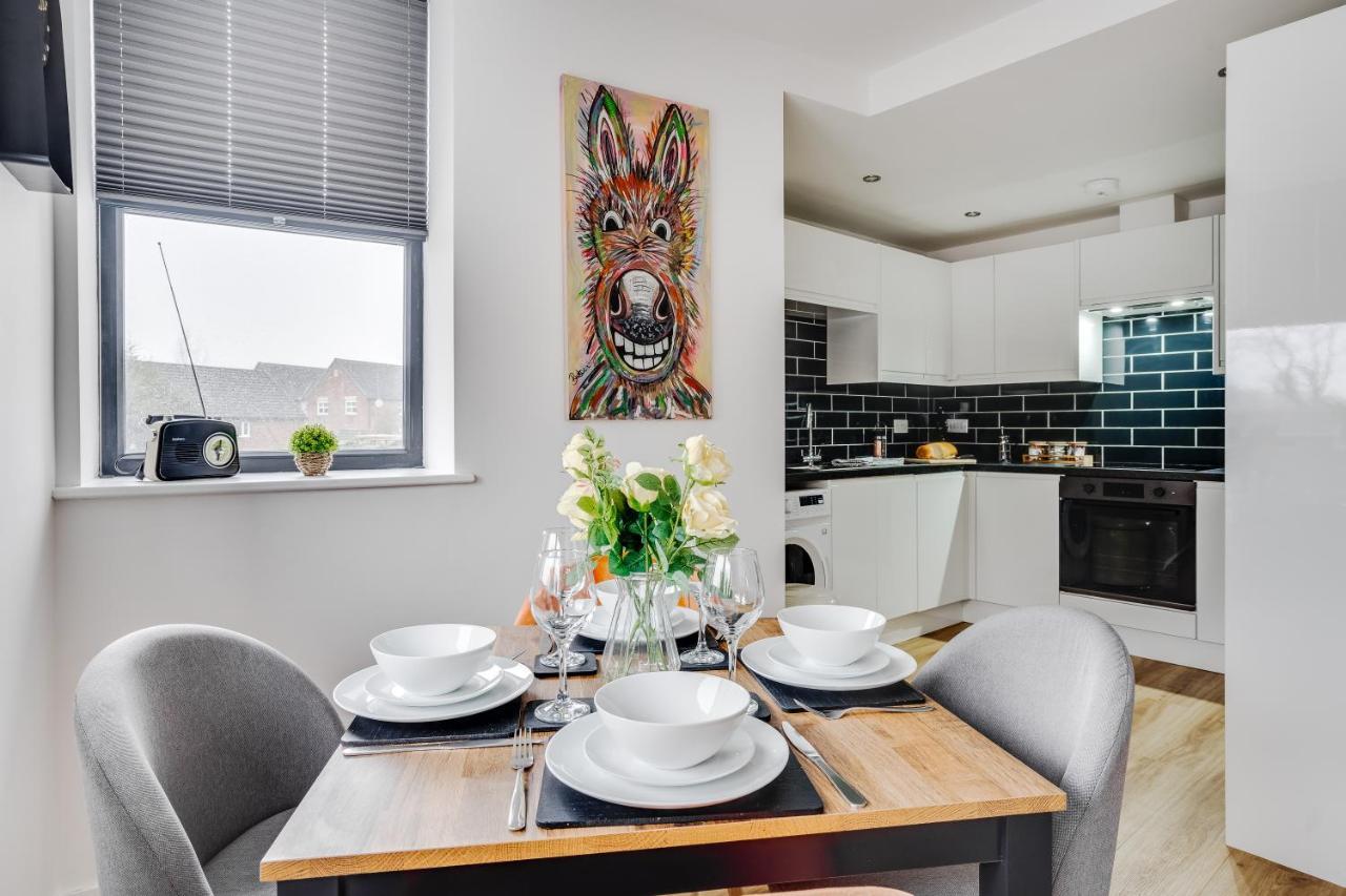 Victoria Home - 2 Bedroom Wi-Fi Parking Workers Hyde Bagian luar foto
