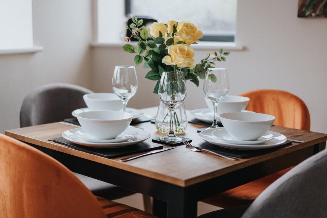 Victoria Home - 2 Bedroom Wi-Fi Parking Workers Hyde Bagian luar foto